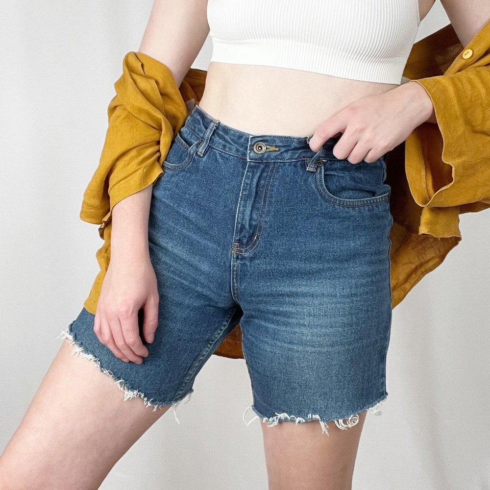 Vintage High Rise Ribcage Distressed Raw Hem Cut Off Wedgie Denim Jean Shorts - Picture 6 of 6